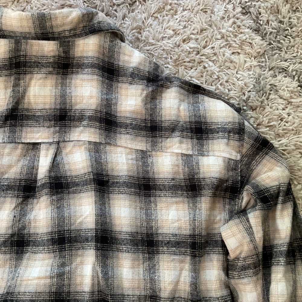 E&M Tan and Black Plaid Button Down Shacket Oversized Flannel Shirt Large - Picture 11 of 13
